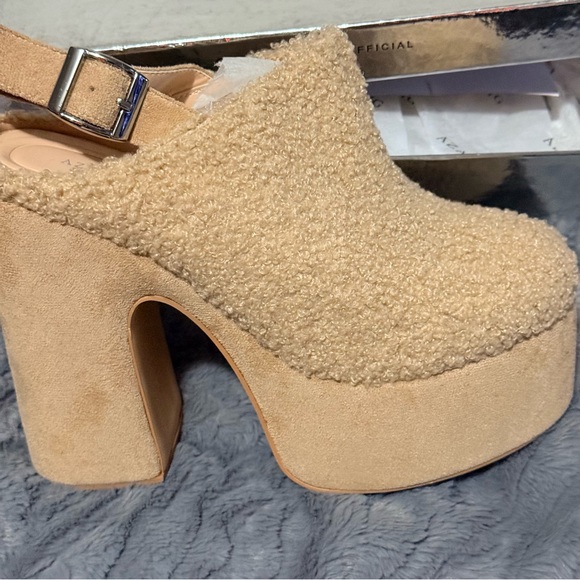 Elegant Tan Platform Mules - Picture 3 of 10